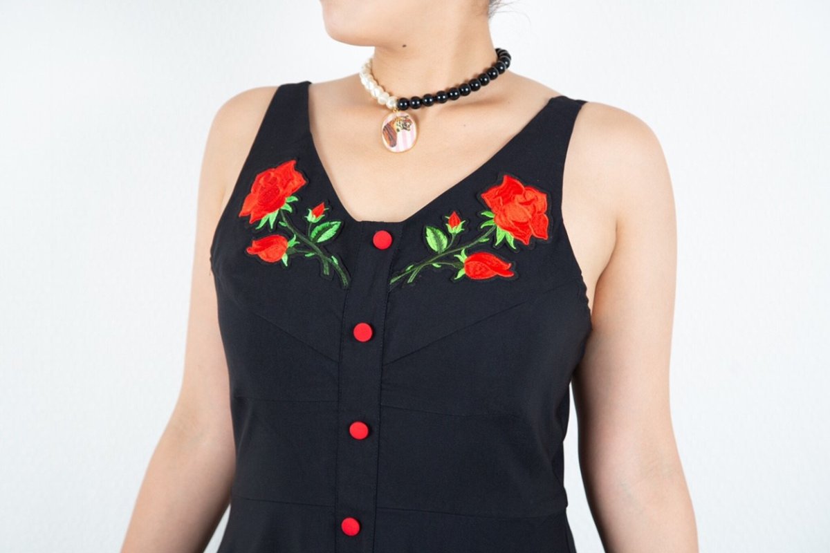 画像9: ピンナプガール！刺繍アップリケ×ブラックワンピース☆M-XL (9)