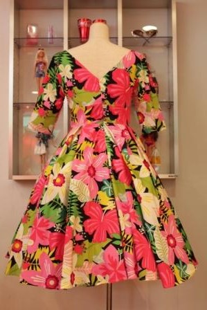 大柄お花のワンピース ブラックベース Xsサイズのみ オールディーズ衣装 普段着にも Spiceup Groovy